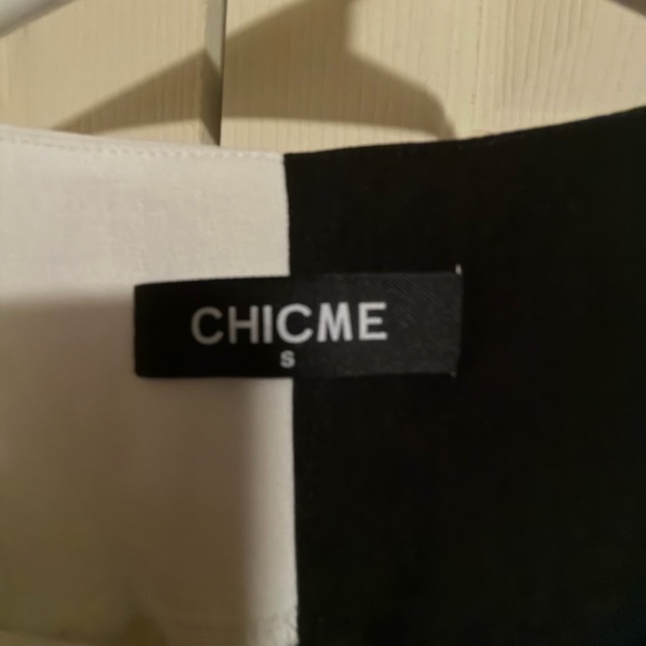 Chicme women’s small Black and White Vest - Picture 2 of 4